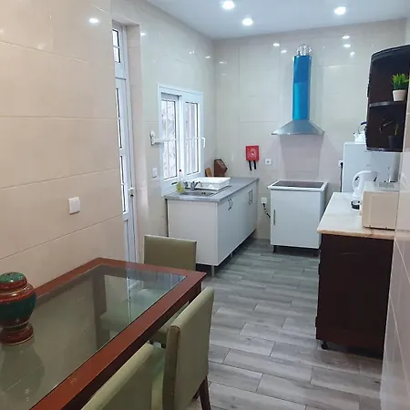 Vitorino De Nemesio Guest house